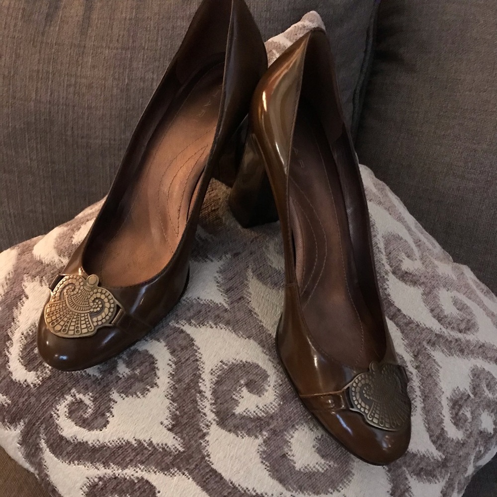 Tahari Block Heel Brown Shoes Size 8M